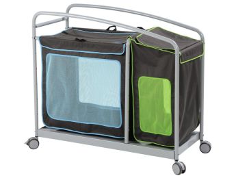 GROßER WAGEN MIT TASCHEN