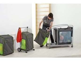 GROßER WAGEN MIT TASCHEN