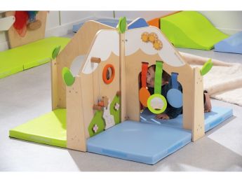 AKTIVITÄTENBEREICH BABI Up Das Haus + Matten