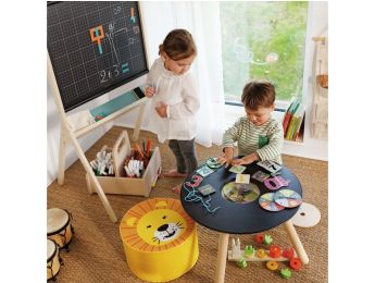 NIEDRIGER SPIELTISCH