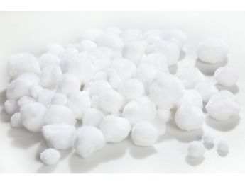 WEISSE POMPONS IN MEHREREN GRÖSSEN