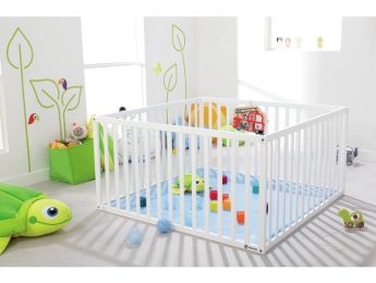 GROSSER LAUFSTALL AM BODEN Mit Matte
