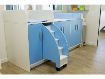 MEUBLE À LANGER KAZÉO 70 cm avec 3 étagères, 1 porte et 1 escabeau