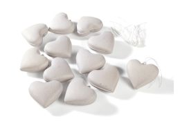 RECYCLABLE HEARTS TO DECORATE