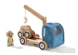 TOW TRUCK and figurines