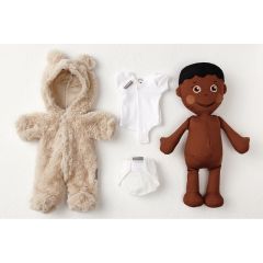 BABY Sweety Amadou kan zich helemaal zelf aankleden