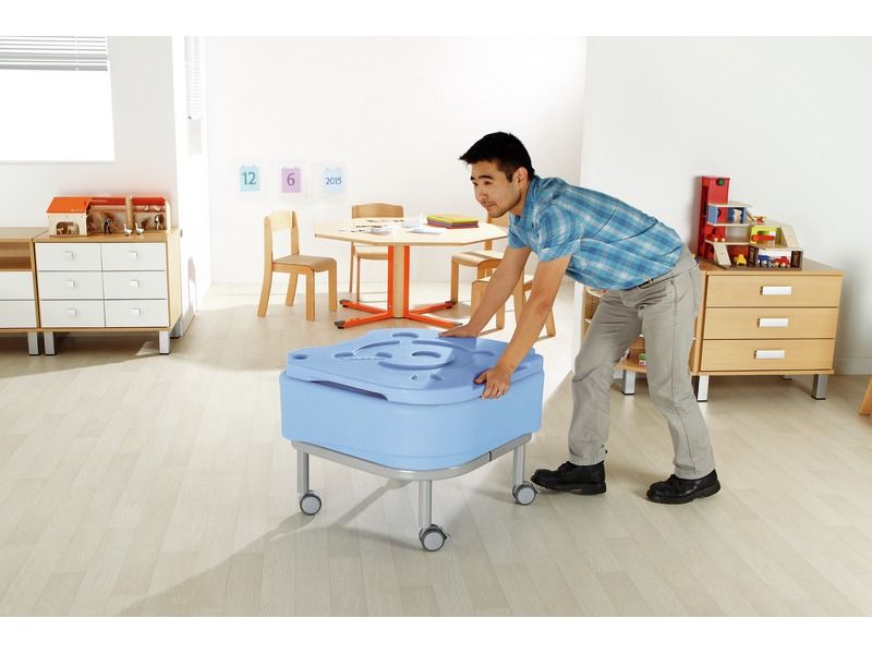 SMALL ACTIVITY TABLE ON WHEELS Total height 52 cm