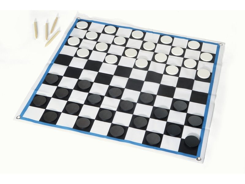 GIANT DRAUGHTS GAME