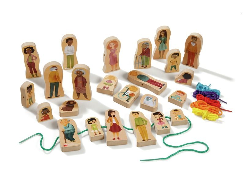 LACING PLAY SET Link up families of the world