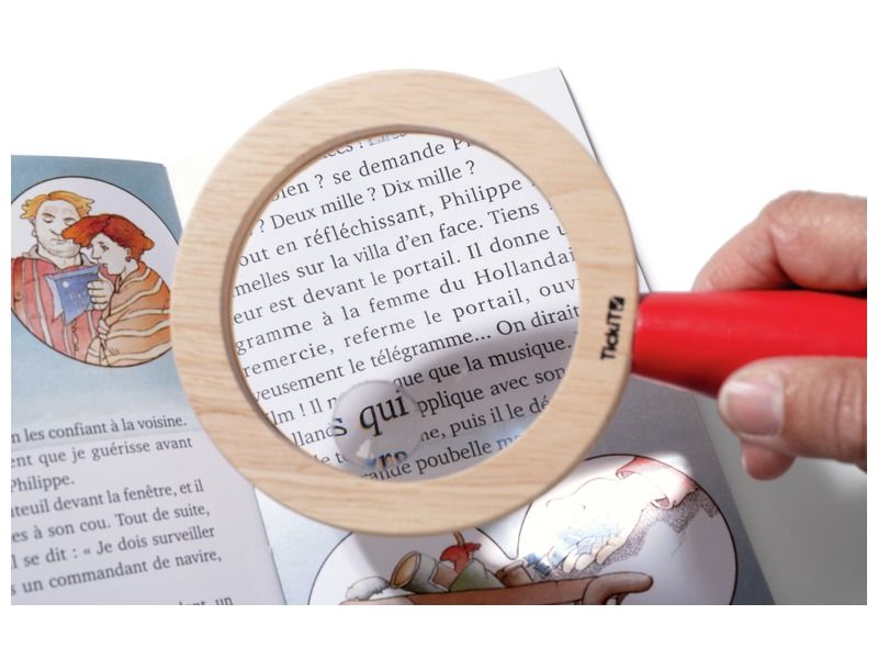 WOODEN MAGNIFYING GLASS