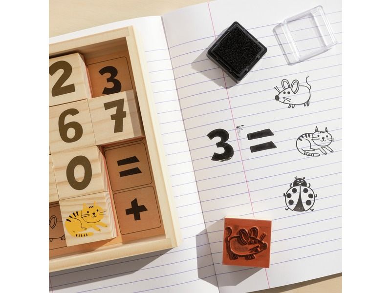 CASE OF WOODEN STAMPS + INK PAD Numbers and animals