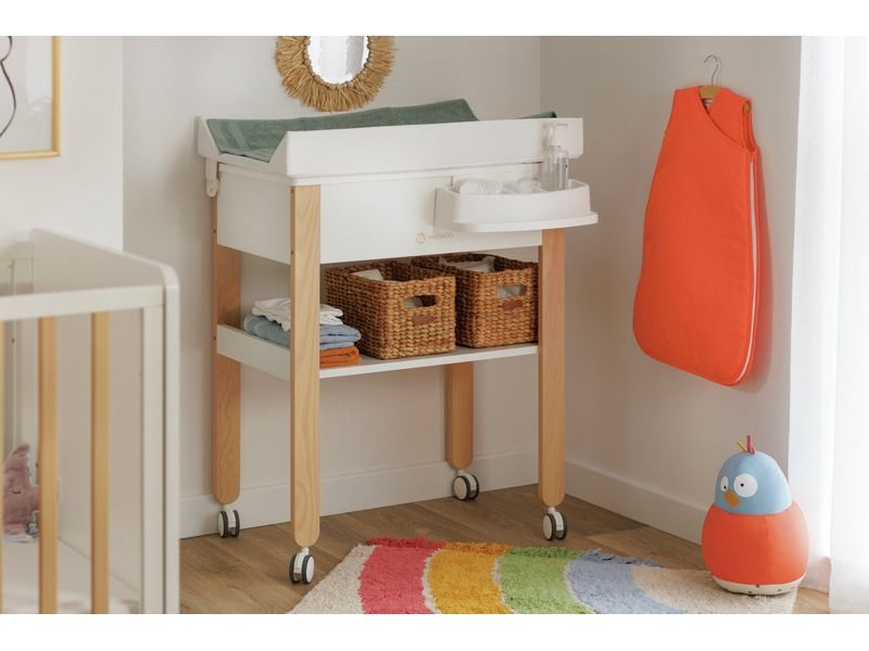 CHANGING TABLE WITH SERENITY BATHTUB