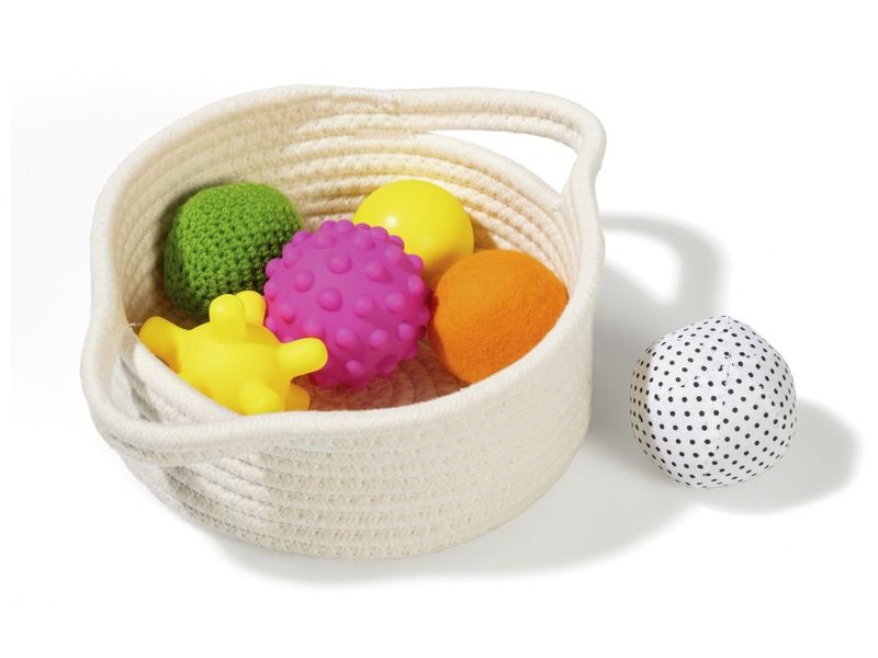 BASKET WITH 6 SENSORY BALLS