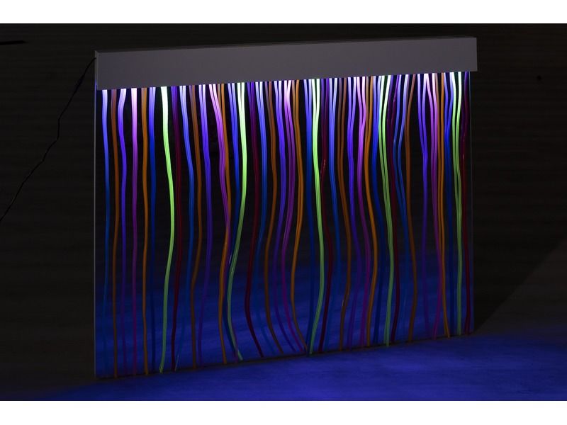 UV MIRROR WITH FLUORESCENT WIRES